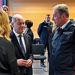 Besuch Bundeskanzler Scholz bei den Hilfskräften